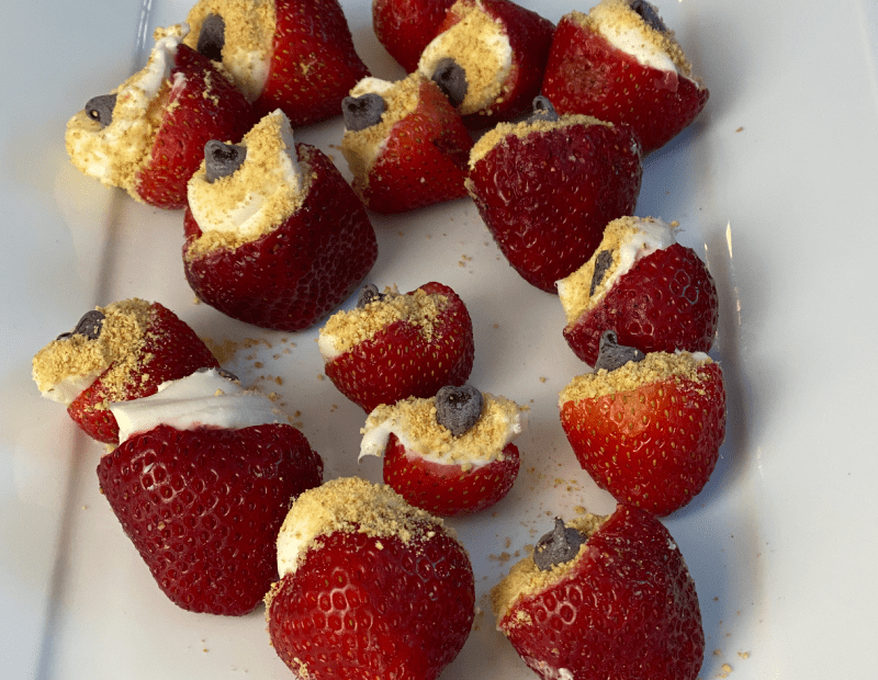 Tiny Chefs - Cheesecake Stuffed Strawberries