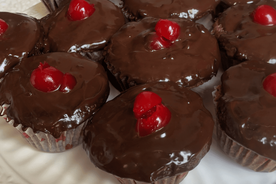 Tiny Chefs - German Chocolate Cupcakes with Chocolate Ganache Frosting