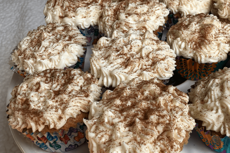 Tiny Chefs - Snickerdoodle Cupcakes with Cream Cheese Frosting